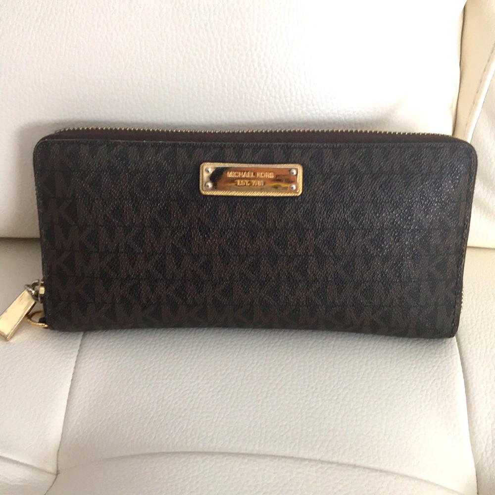 Michael Kors Large Logo Continental Wallet